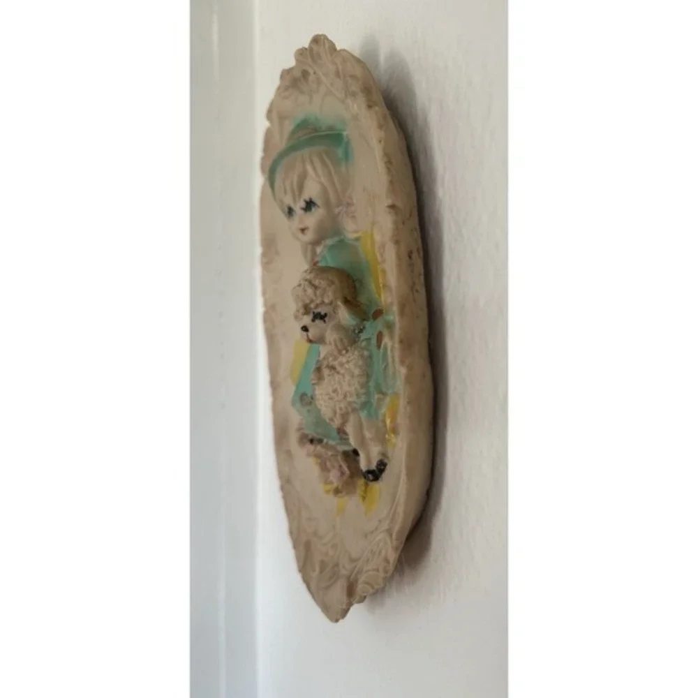 Vintage Oval Molded 3-D Wall Hanging Art Plaque Hand Painted RARE‎ Backside
